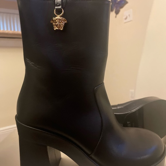 Versace boots - Picture 3 of 4